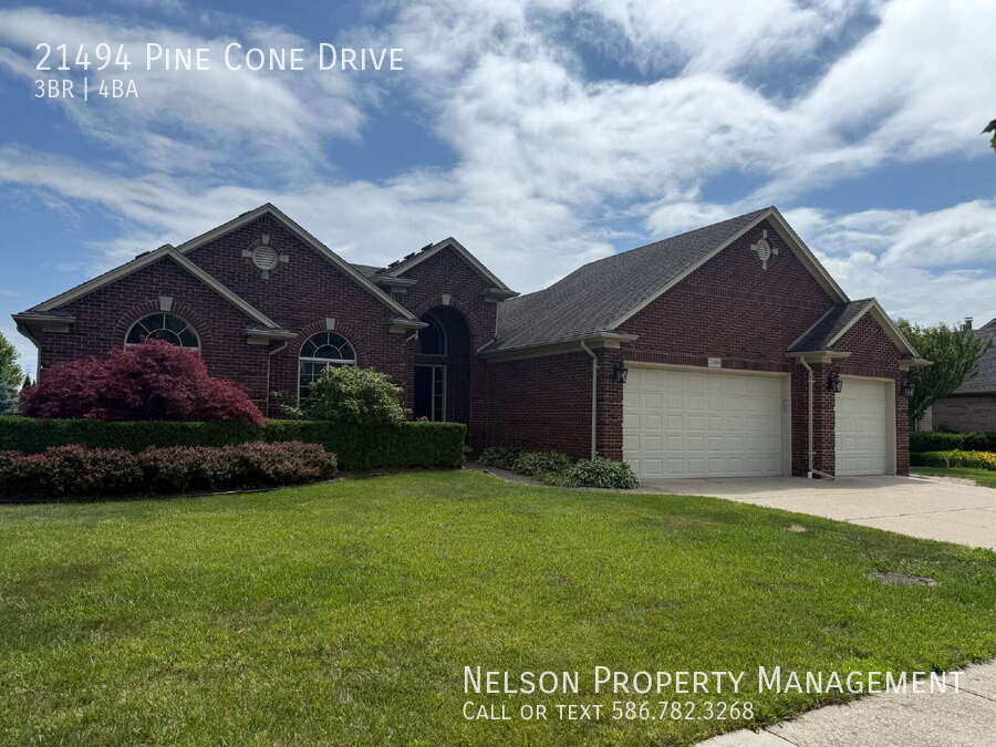 21494 Pine Cone Dr in Macomb, MI - Building Photo