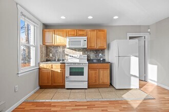 151 W Grange Ave-Unit -2F in Philadelphia, PA - Building Photo - Building Photo