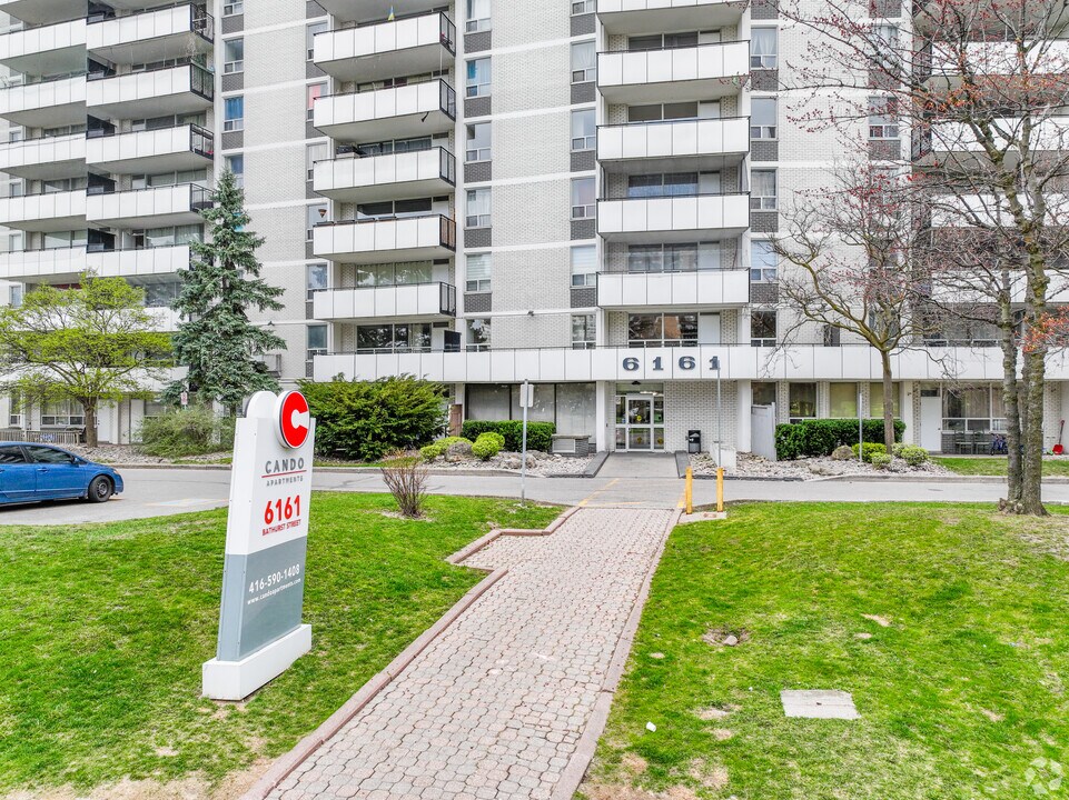 6171 Bathurst St in Toronto, ON - Building Photo
