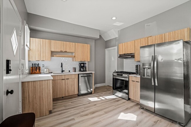 2711 E Kenwood Blvd in Milwaukee, WI - Building Photo - Building Photo