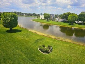 4074 Cornwall D in Boca Raton, FL - Building Photo