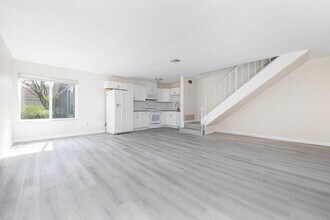 8037 Camino Kiosco in San Diego, CA - Building Photo - Building Photo