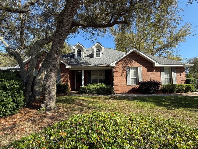 4410 Windlake Dr
