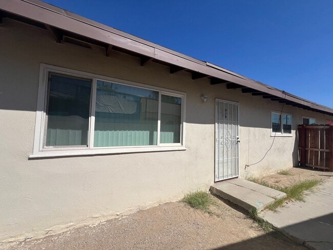 917-919 Carson St in Barstow, CA - Building Photo - Building Photo