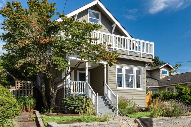 property at 4026 Wallingford Ave N