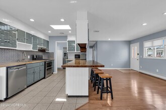 101 Sandy Point Dr in Brick, NJ - Building Photo - Building Photo