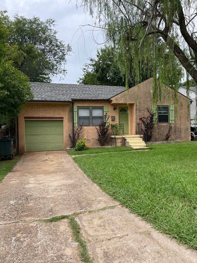 property at 4005 SE 26th St