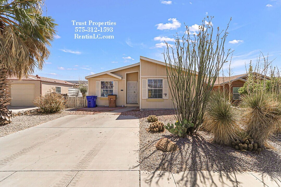 2729 Ben Boldt Pl in Las Cruces, NM - Foto de edificio