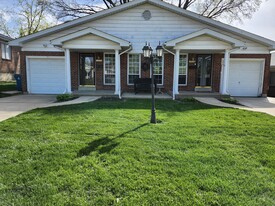 10054 Buffton Dr, Unit Lakeshire Duplex in St. Louis, MO - Building Photo