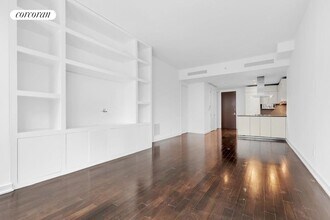 101 Warren St in New York, NY - Building Photo - Building Photo