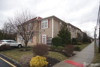 475 Avenel St in Woodbridge Township, NJ - Building Photo - Building Photo