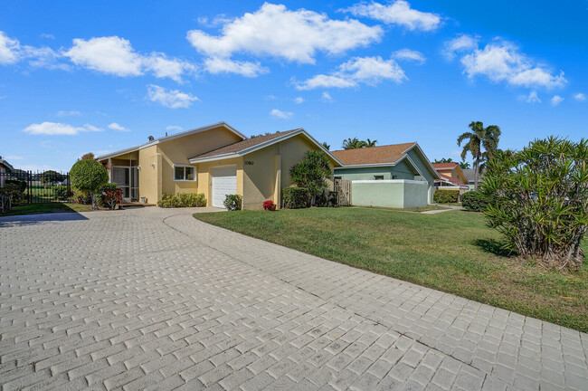 1080 NW 20th Ave in Delray Beach, FL - Building Photo - Building Photo