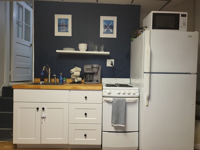 649 Smadbeck Ave, Unit Lakehouse Apartment in Carmel, NY - Building Photo - Building Photo