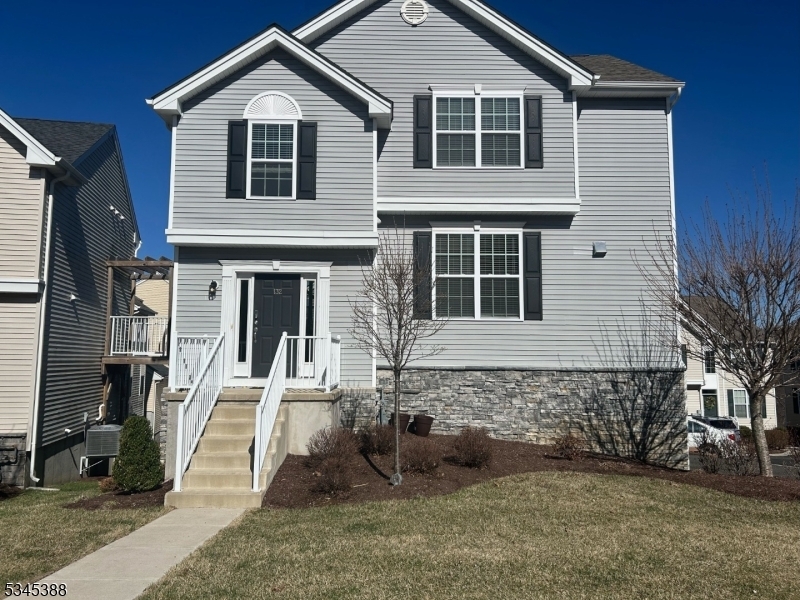 132 Sowers Dr in Hackettstown, NJ - Building Photo