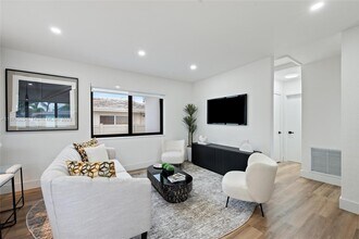 1201 N 16th Ave in Hollywood, FL - Building Photo - Building Photo