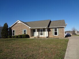 1729 Crestview Dr in Clarksville, TN - Building Photo