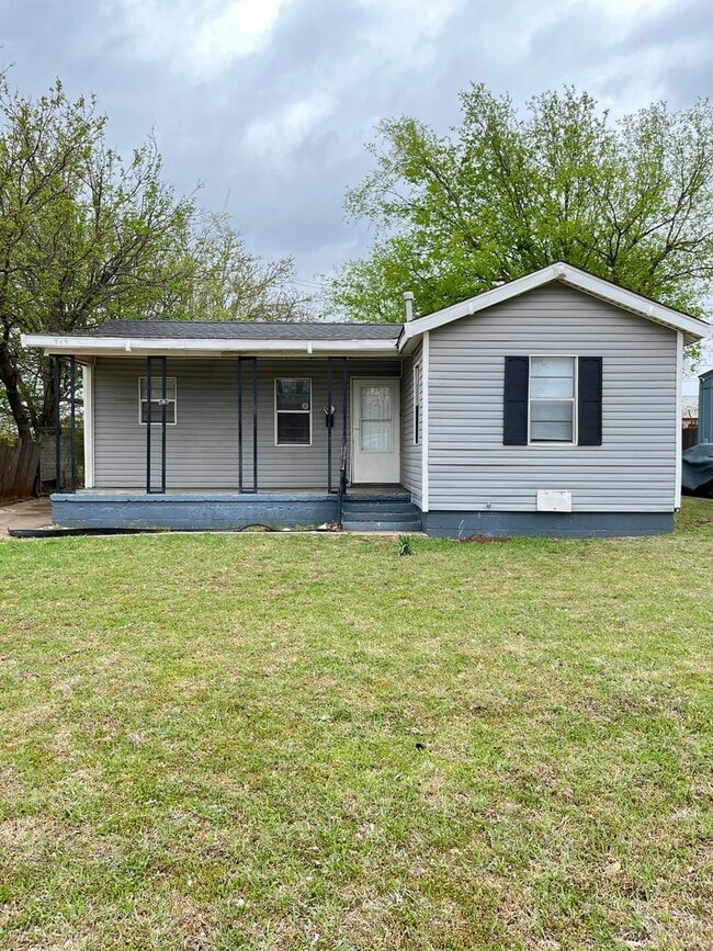 313 W Peach St in Midwest City, OK - Building Photo - Building Photo