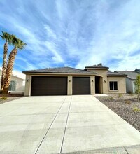5736 Desert Lakes Dr in Bullhead City, AZ - Building Photo - Building Photo