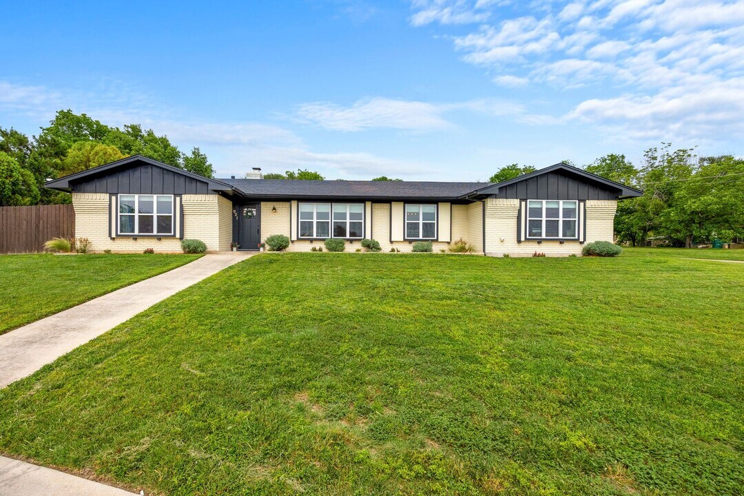 921 Indian Trail Dr in Harker Heights, TX - Building Photo