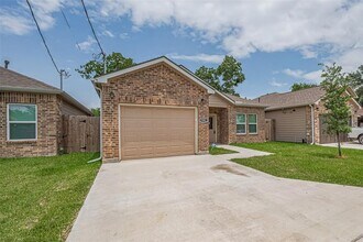7981 St Louis St in Houston, TX - Building Photo - Building Photo