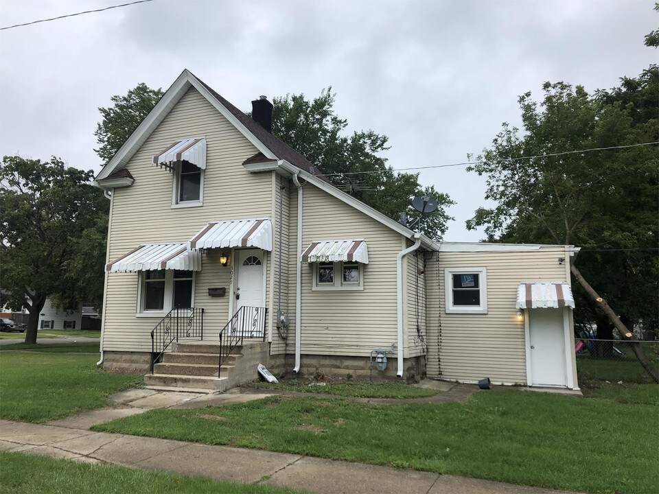 3029 Gideon Ave in Zion, IL - Building Photo