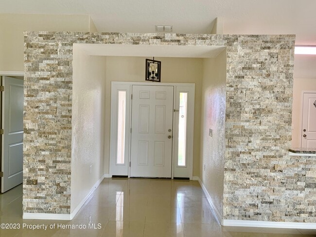 10405 Lafoy Rd in Spring Hill, FL - Building Photo - Building Photo