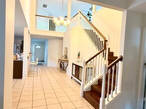 4615 Pin Oak Creek Ln in Houston, TX - Building Photo - Building Photo