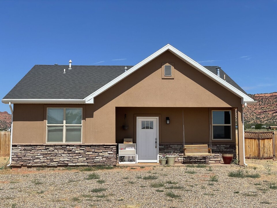 6201 Monument Rd in Kanab, UT - Building Photo