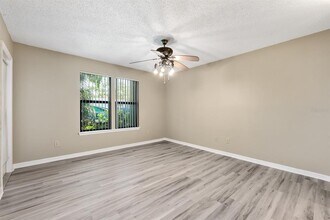 4057 Crockers Lake Blvd in Sarasota, FL - Building Photo - Building Photo
