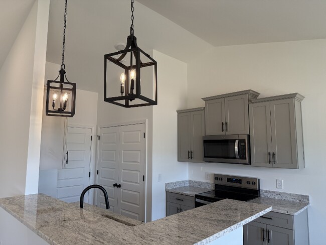 1065 Javier Dr in Springfield, TN - Foto de edificio - Building Photo