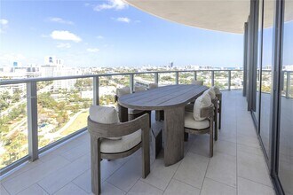 500 Alton Rd, Unit # 1405 in Miami Beach, FL - Building Photo - Building Photo