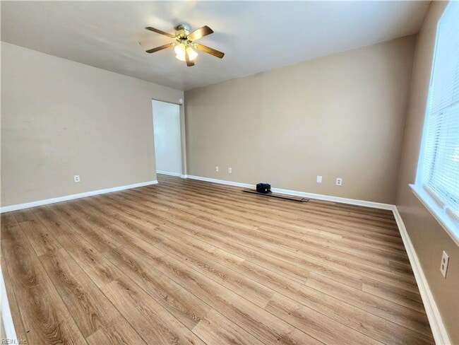 6221 Geneva Way in Norfolk, VA - Building Photo - Building Photo