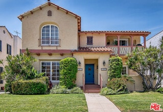 1071 Cloverdale Ave in Los Angeles, CA - Building Photo - Building Photo