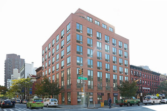 Crown Condominium in New York, NY - Building Photo - Building Photo