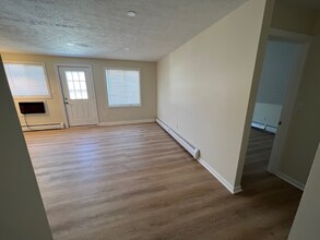 891 Mammoth Rd-Unit -D in Manchester, NH - Building Photo - Building Photo