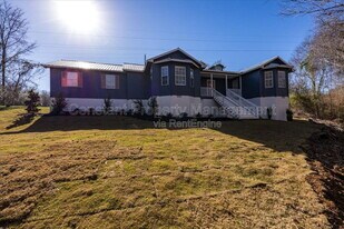 2243 Hillwood Ct in Lizella, GA - Building Photo