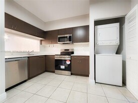 34 Key W Ct in Weston, FL - Building Photo