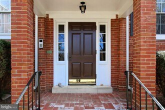 2873 S Buchanan St in Arlington, VA - Building Photo - Building Photo