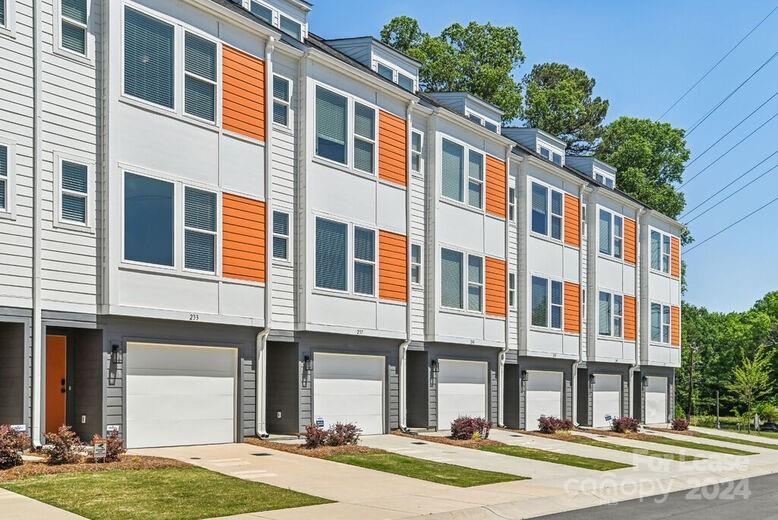 204 MONARCH Crk Ln in Charlotte, NC - Building Photo