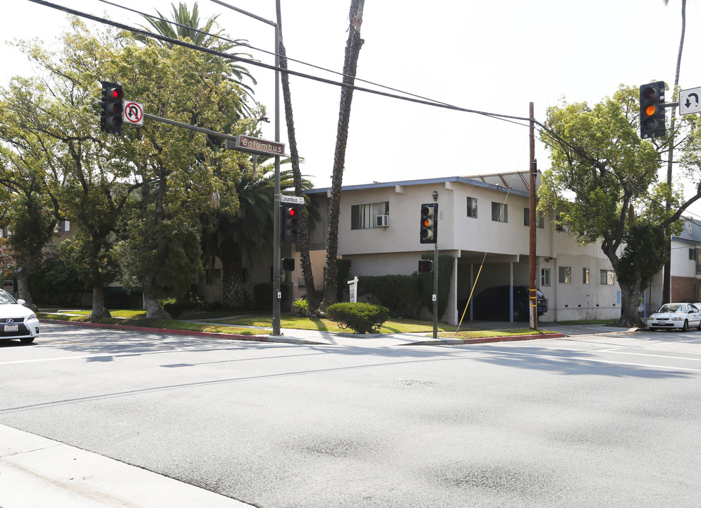 378 W Wilson Ave in Glendale, CA - Building Photo