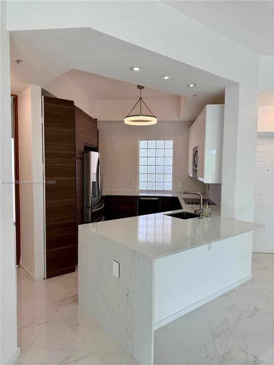 140 Meridian Ave in Miami Beach, FL - Building Photo