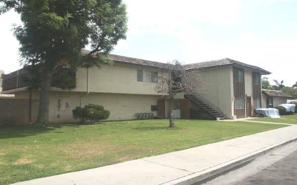 17241 Keelson Ln in Huntington Beach, CA - Building Photo - Building Photo