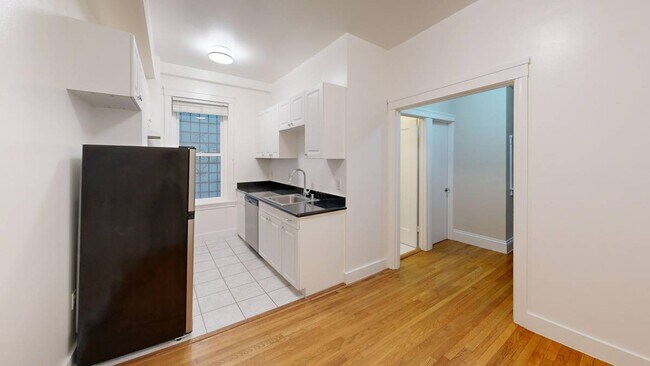 2361 Van Ness Ave-Unit -105 in San Francisco, CA - Building Photo - Building Photo