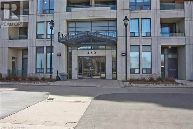 330 Red Maple Rd in Richmond Hill, ON - Building Photo - Building Photo