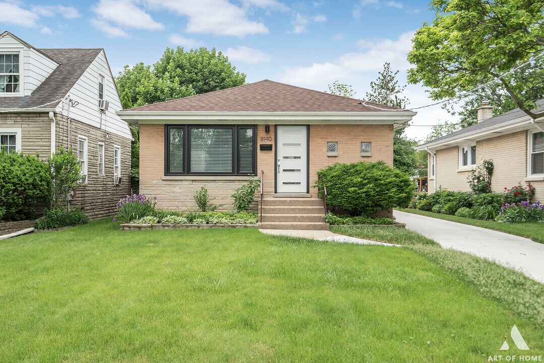 8140 Washington St in Niles, IL - Building Photo