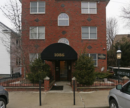 Fairfield Townhouse At Woodmere in Woodmere, NY - Foto de edificio - Building Photo