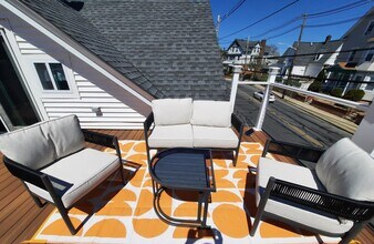 252 Admiral St, Unit #2 in Providence, RI - Foto de edificio - Building Photo