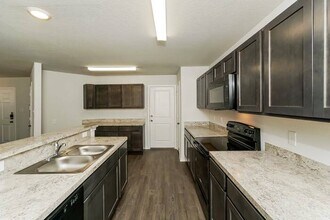 9311 Green Flora Ct in San Antonio, TX - Building Photo - Building Photo