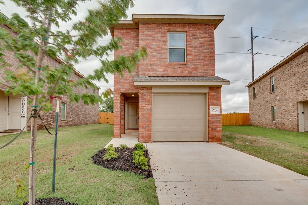 2204 Wolford Ct in Norman, OK - Building Photo