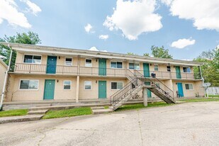 209 N Woodland Dr in Radcliff, KY - Building Photo